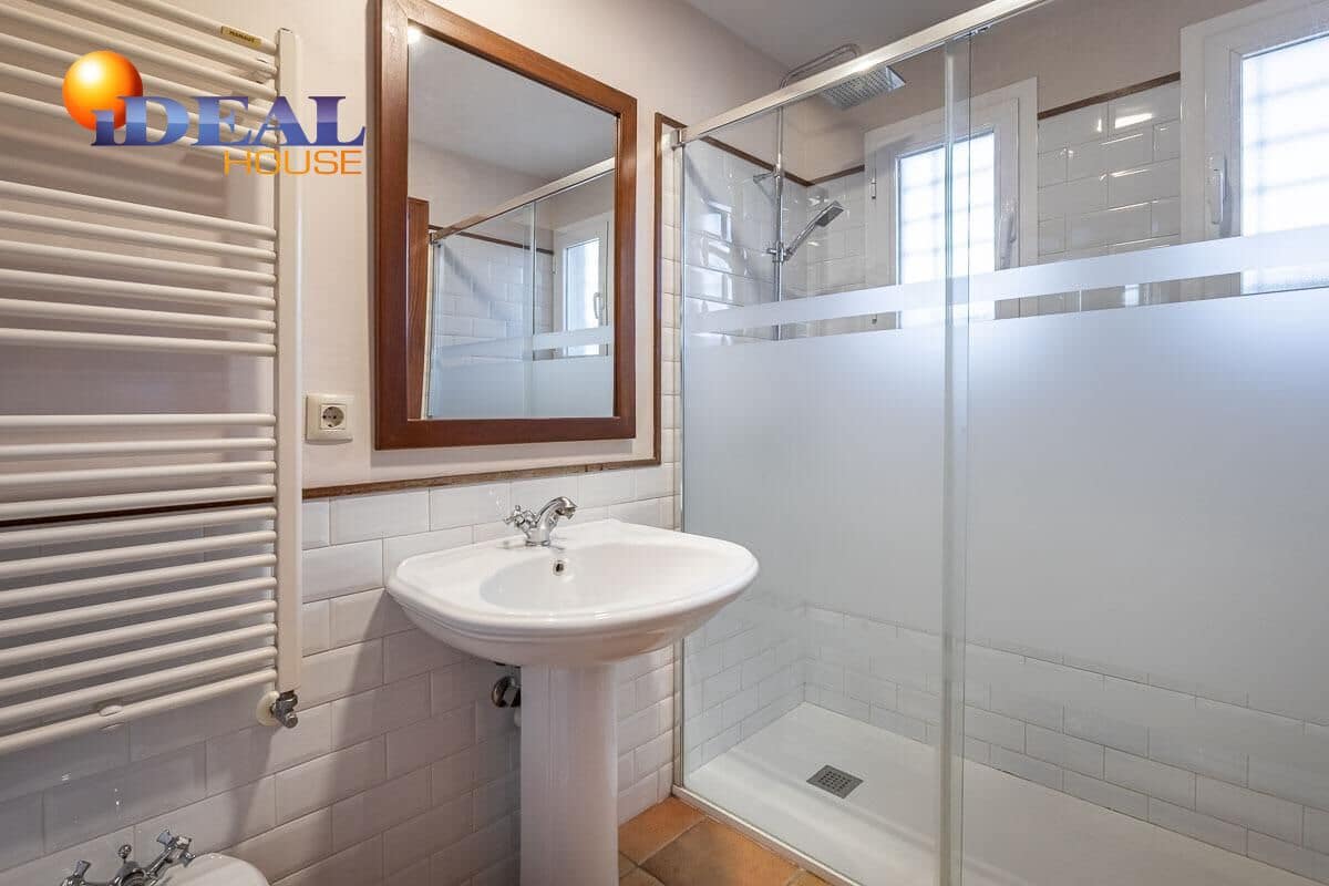 5 bedroom Villa for sale in Gojar with pool garage - € 690,000 (Ref: 9488336)