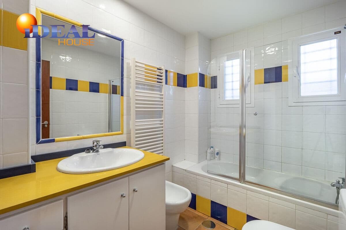 5 bedroom Villa for sale in Gojar with pool garage - € 690,000 (Ref: 9488336)