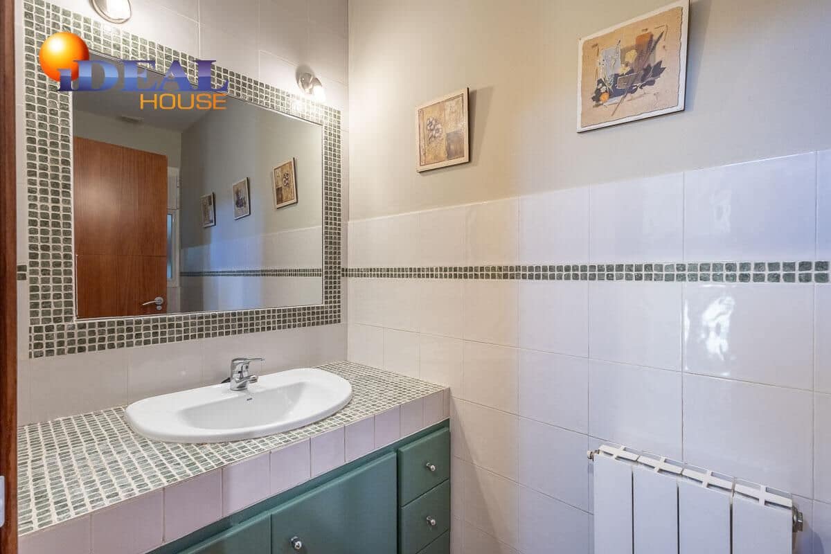 5 bedroom Villa for sale in Gojar with pool garage - € 690,000 (Ref: 9488336)