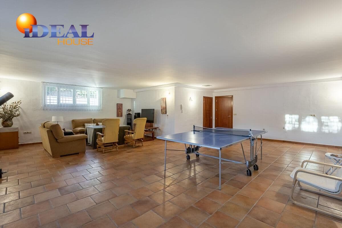 5 bedroom Villa for sale in Gojar with pool garage - € 690,000 (Ref: 9488336)