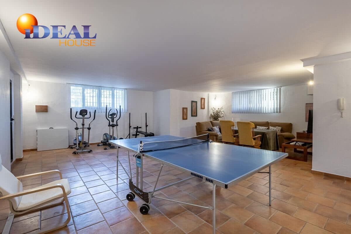 5 bedroom Villa for sale in Gojar with pool garage - € 690,000 (Ref: 9488336)