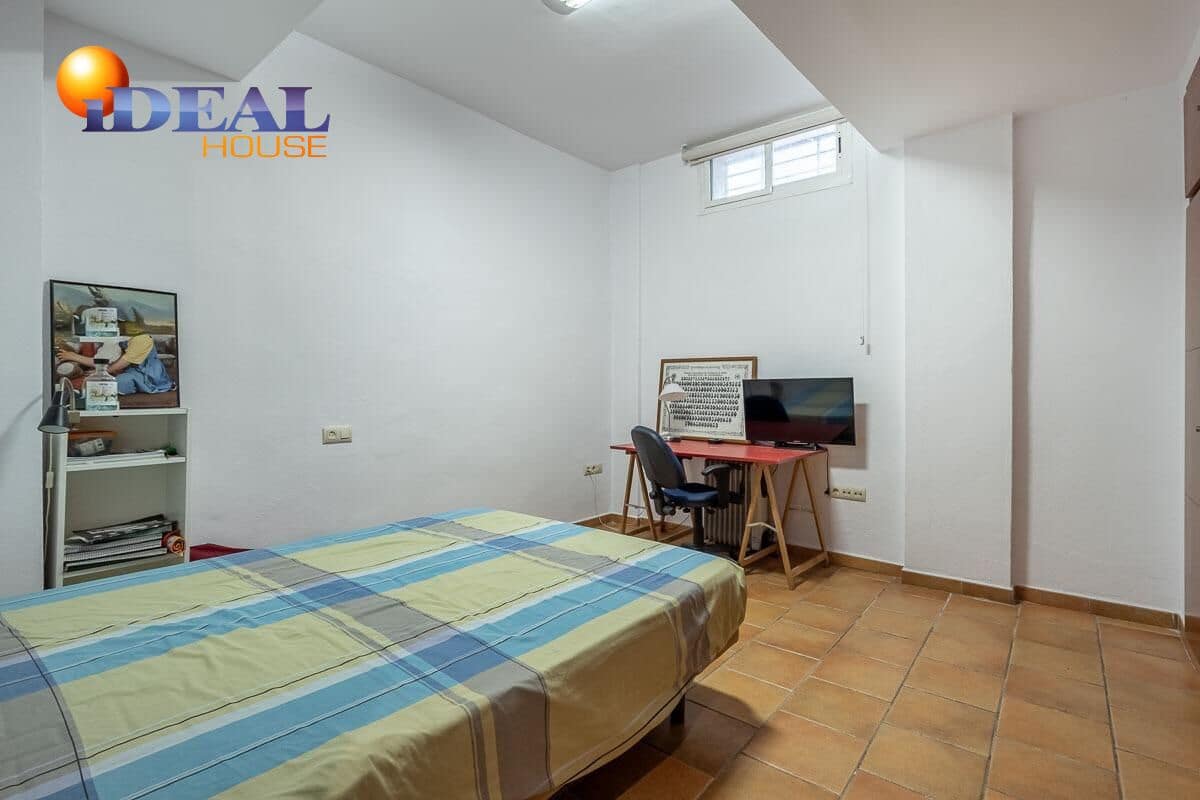 5 bedroom Villa for sale in Gojar with pool garage - € 690,000 (Ref: 9488336)