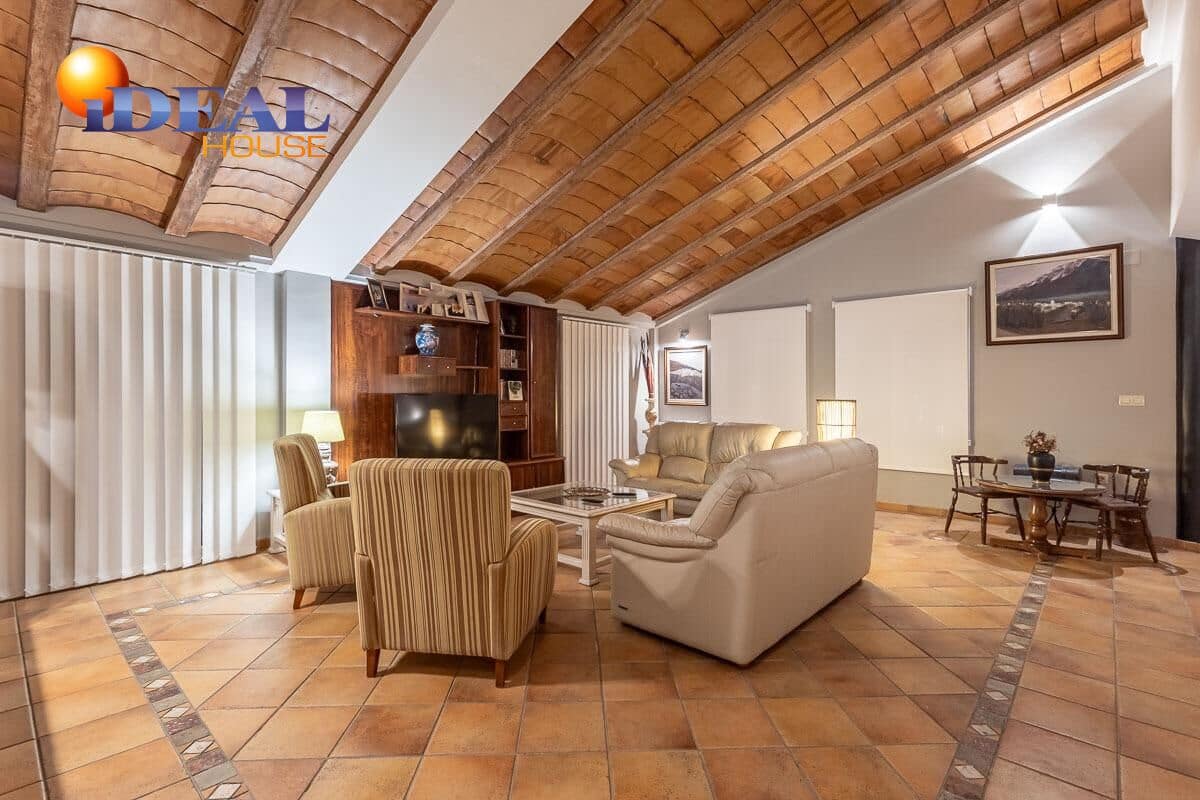 5 bedroom Villa for sale in Gojar with pool garage - € 690,000 (Ref: 9488336)