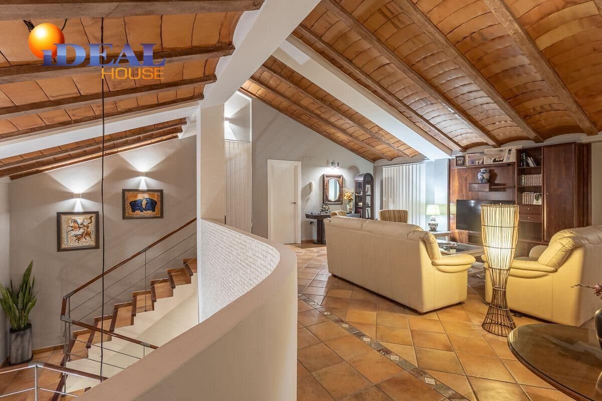 5 bedroom Villa for sale in Gojar with pool garage - € 690,000 (Ref: 9488336)