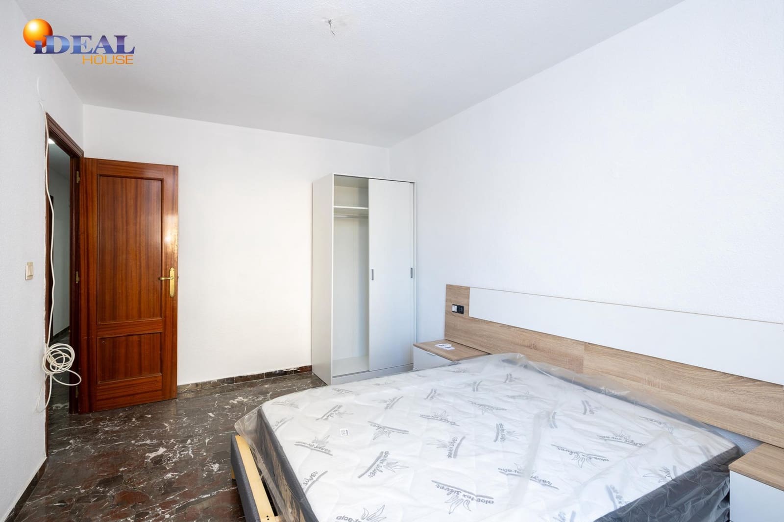 Piso de 4 habitaciones en Granada ciudad en venta con garaje - 319.000 € (Ref: 9491284)