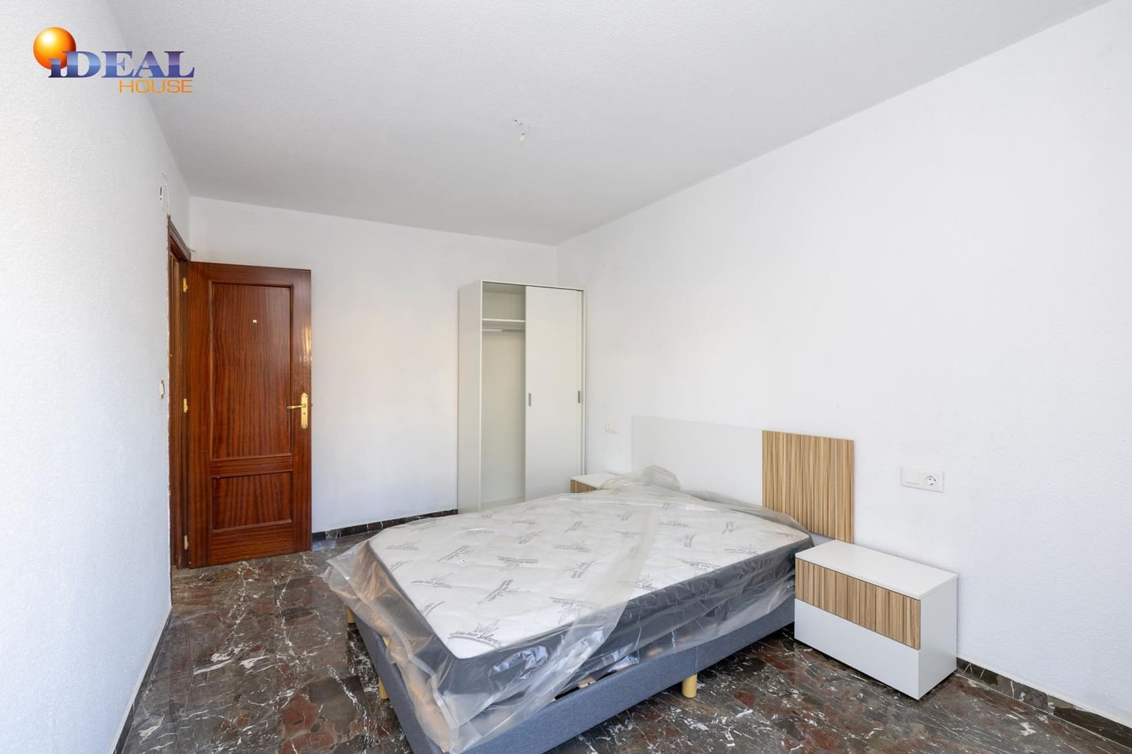 Piso de 4 habitaciones en Granada ciudad en venta con garaje - 319.000 € (Ref: 9491284)