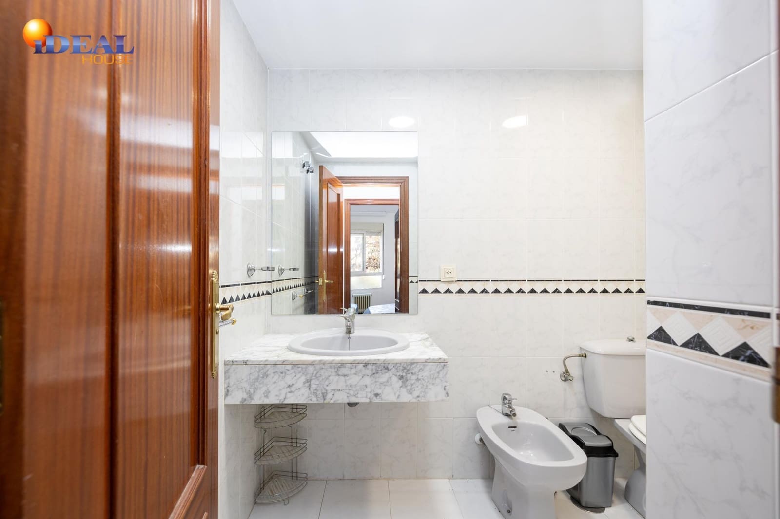 Piso de 4 habitaciones en Granada ciudad en venta con garaje - 319.000 € (Ref: 9491284)