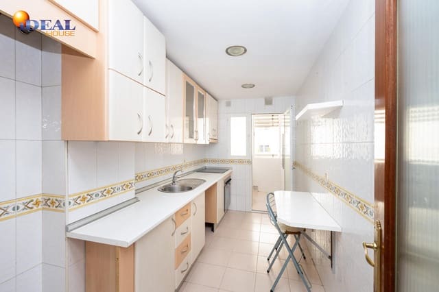Piso de 4 habitaciones en Granada ciudad en venta con garaje - 319.000 € (Ref: 9491284)
