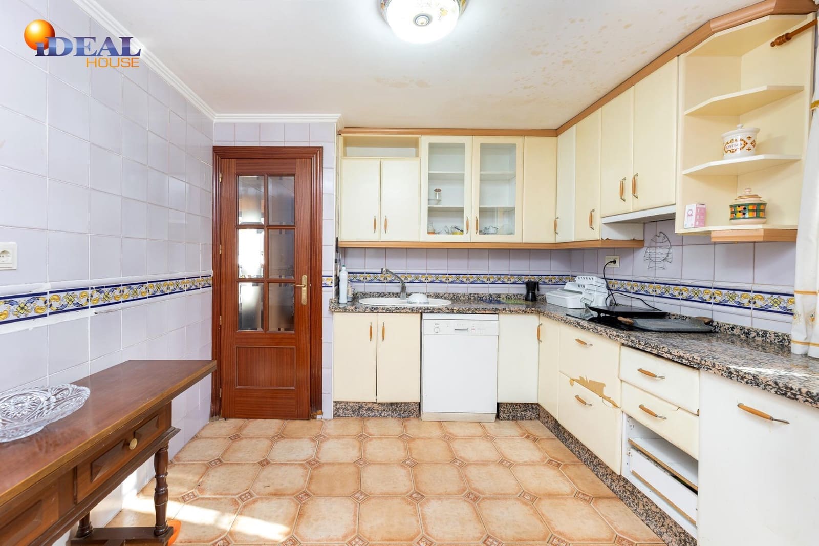 5 bedroom Villa for sale in Albolote with pool garage - € 329,000 (Ref: 9494542)