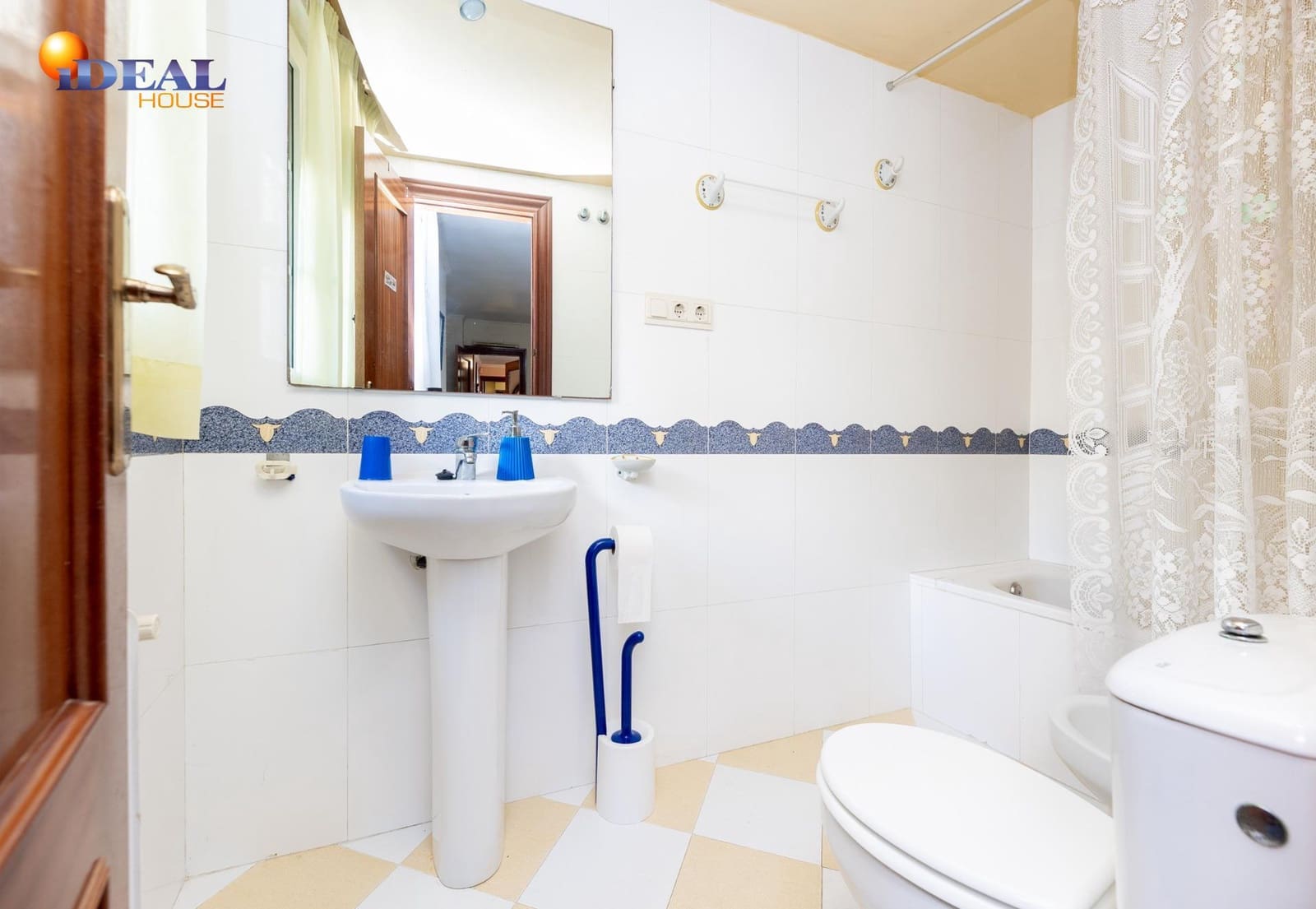 5 bedroom Villa for sale in Albolote with pool garage - € 329,000 (Ref: 9494542)