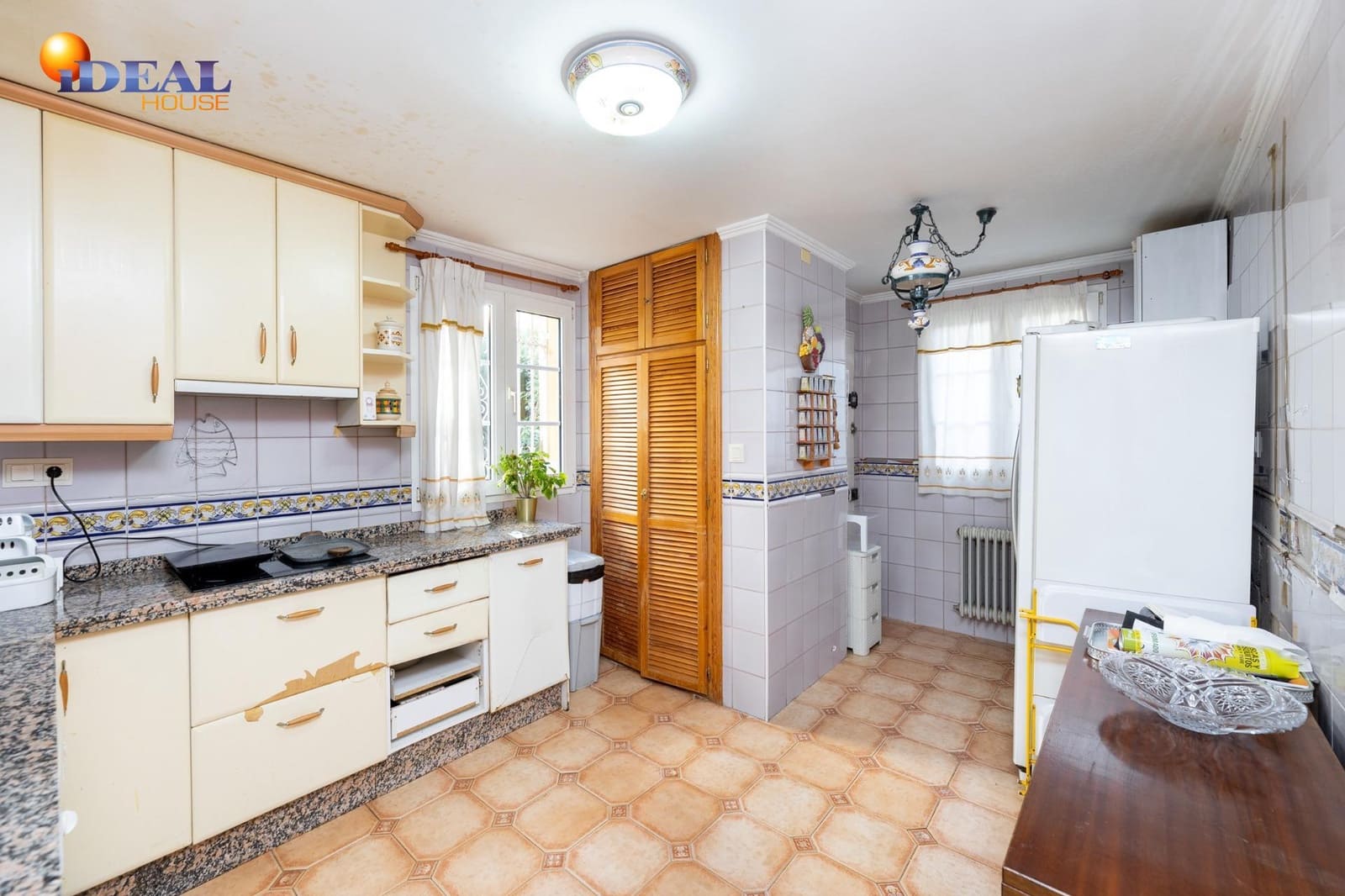 5 bedroom Villa for sale in Albolote with pool garage - € 329,000 (Ref: 9494542)