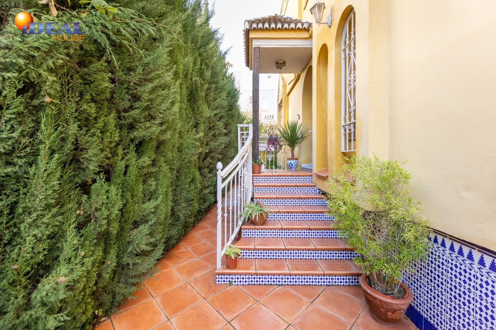 5 bedroom Villa for sale in Albolote with pool garage - € 329,000 (Ref: 9494542)