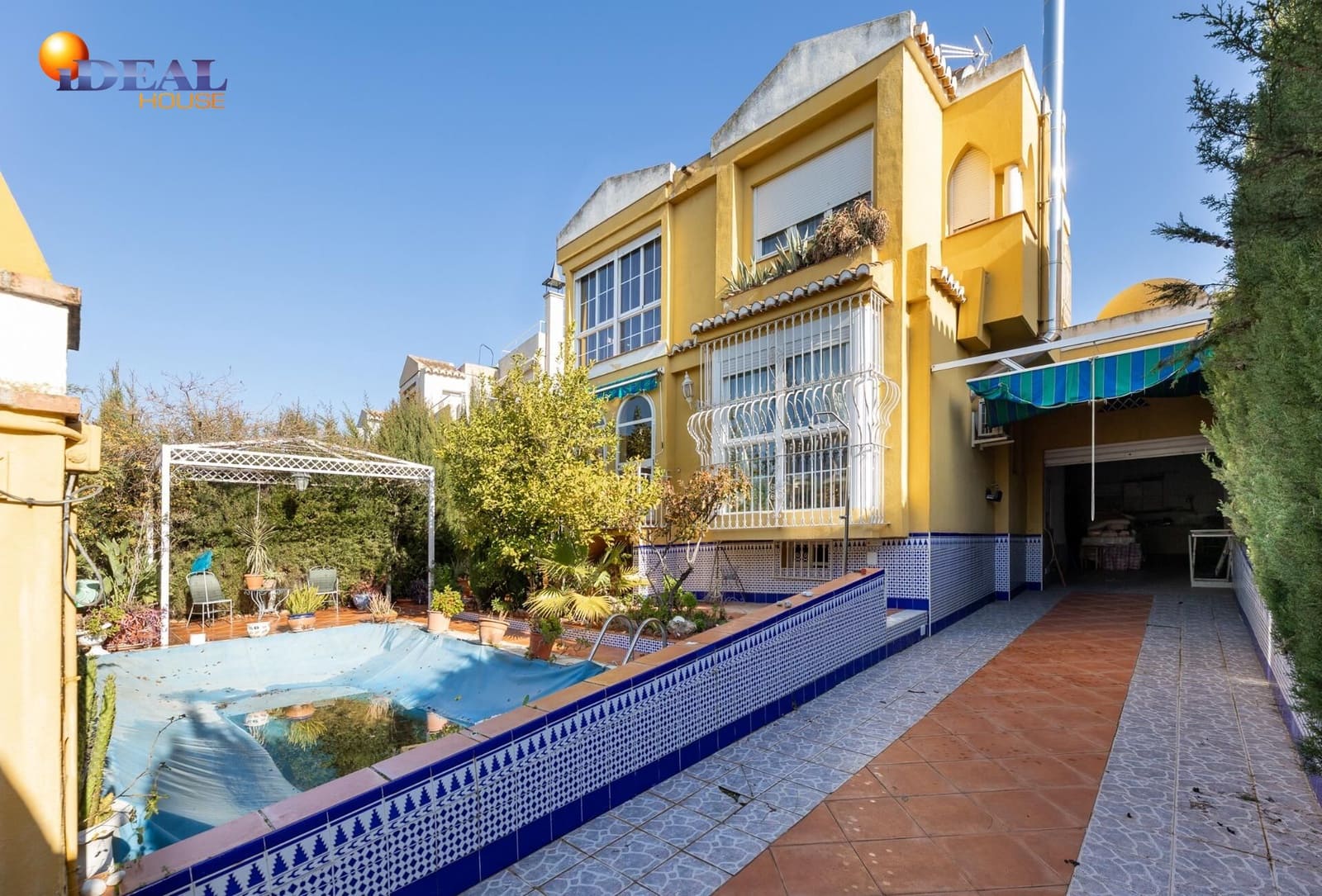 5 bedroom Villa for sale in Albolote with pool garage - € 329,000 (Ref: 9494542)