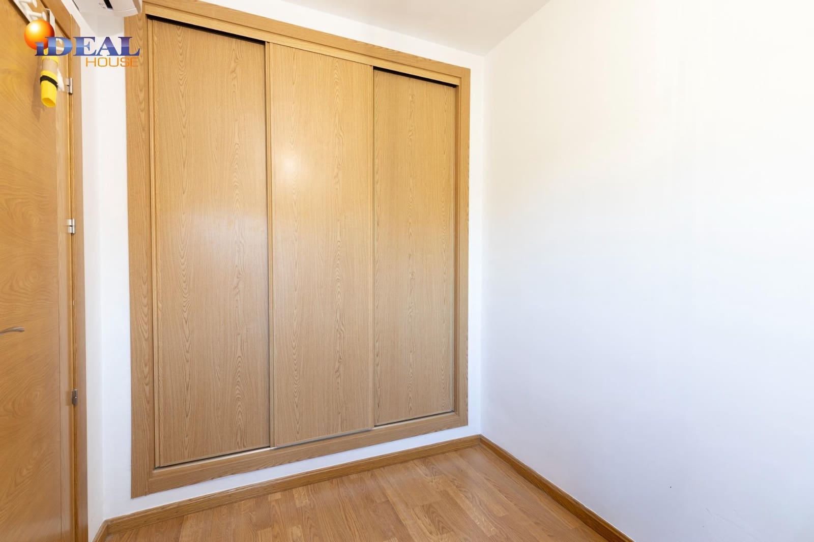 4 soveværelse Rækkehus til salg i Las Gabias med swimmingpool garage - € 299.000 (Ref: 9494543)