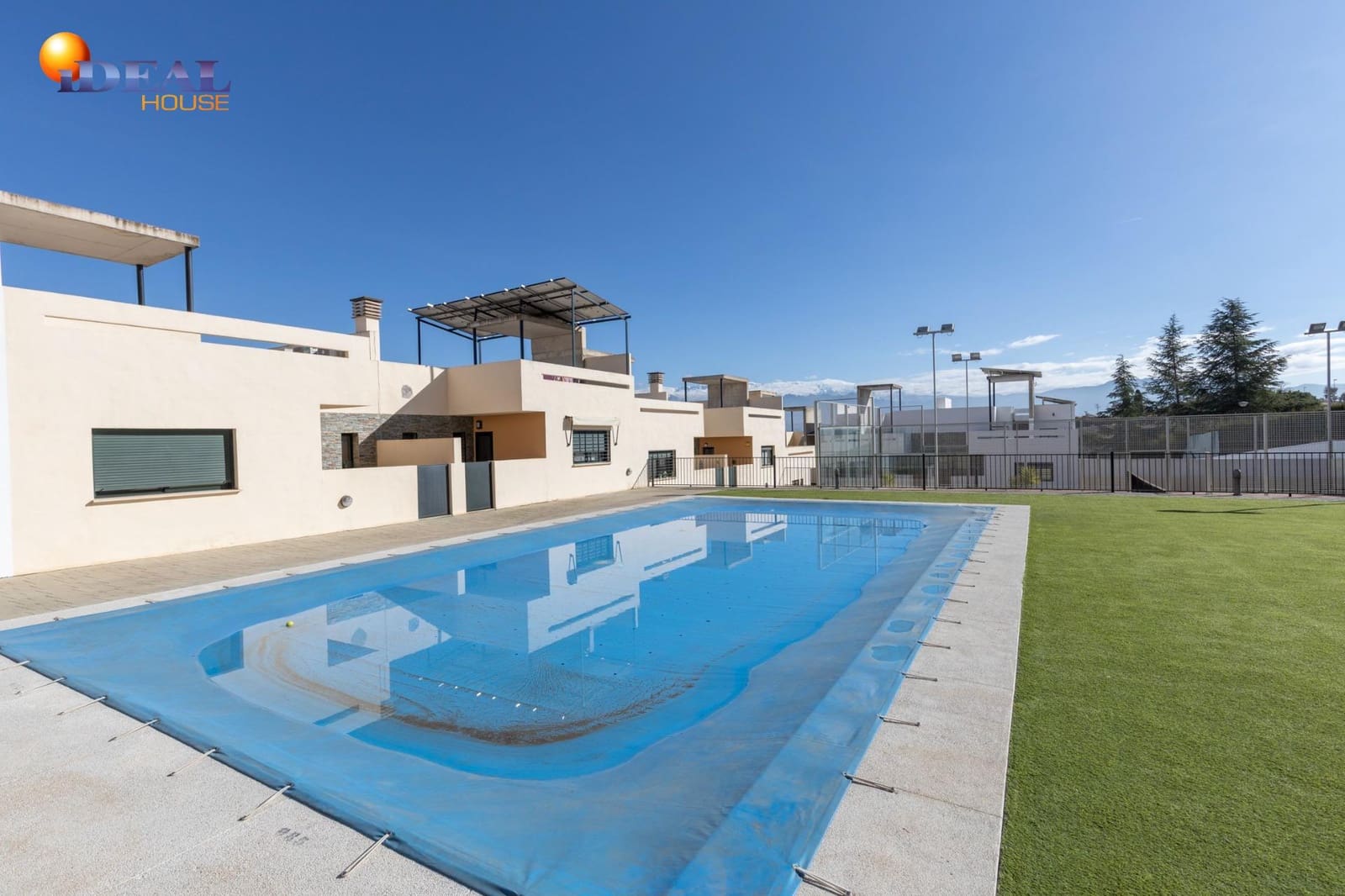 4 soveværelse Rækkehus til salg i Las Gabias med swimmingpool garage - € 299.000 (Ref: 9494543)