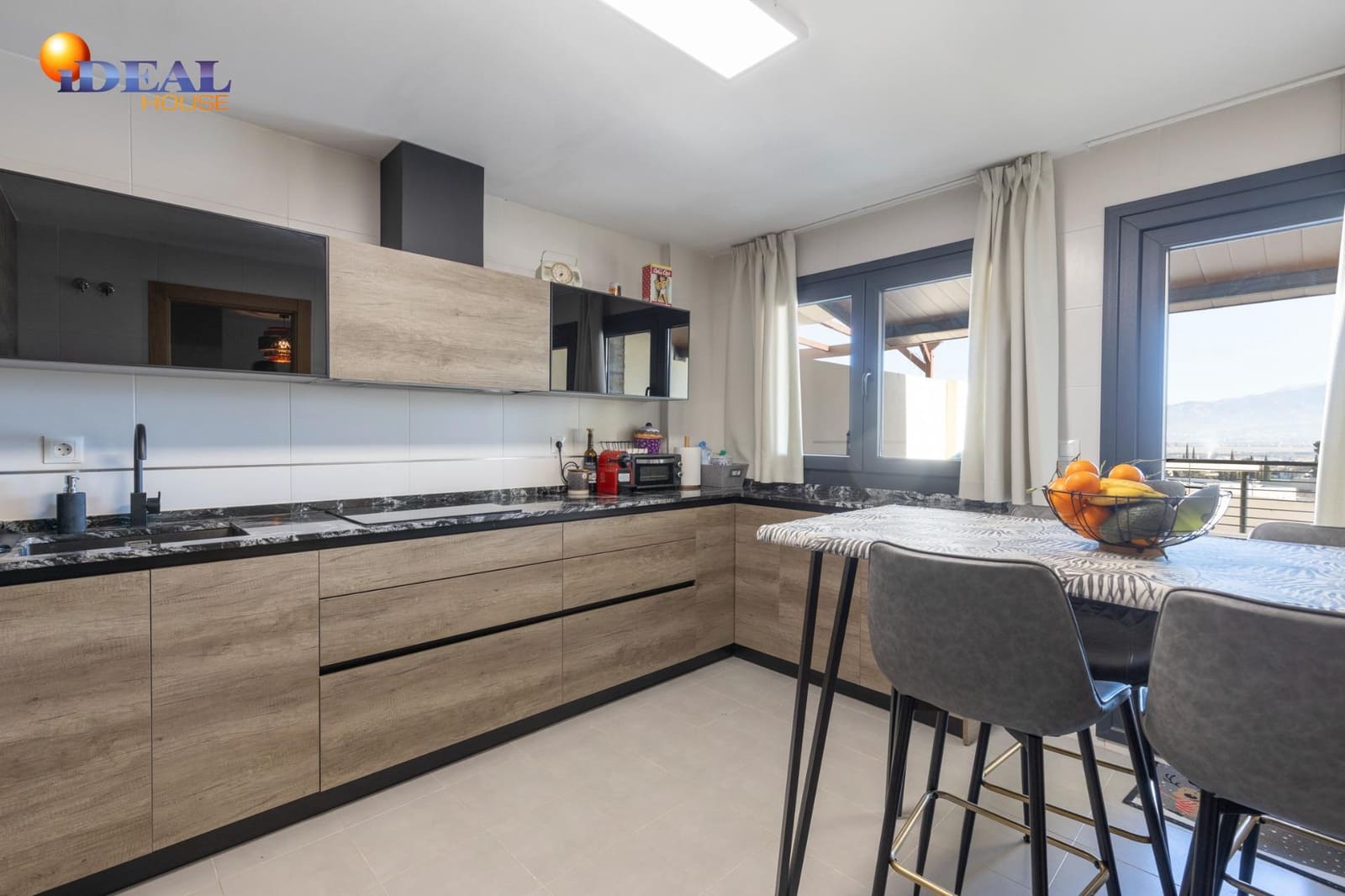 4 soveværelse Rækkehus til salg i Las Gabias med swimmingpool garage - € 299.000 (Ref: 9494543)