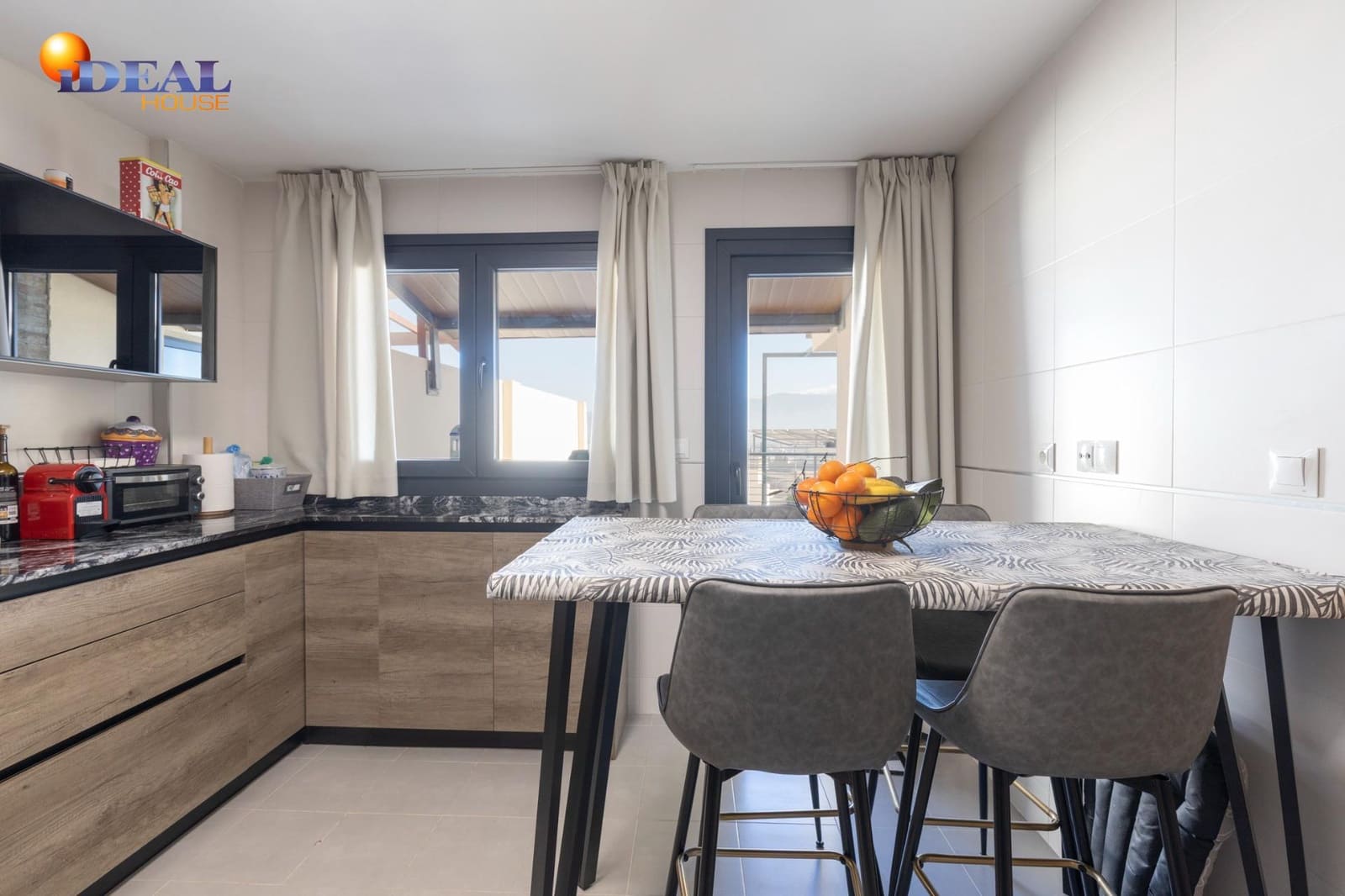 4 soveværelse Rækkehus til salg i Las Gabias med swimmingpool garage - € 299.000 (Ref: 9494543)