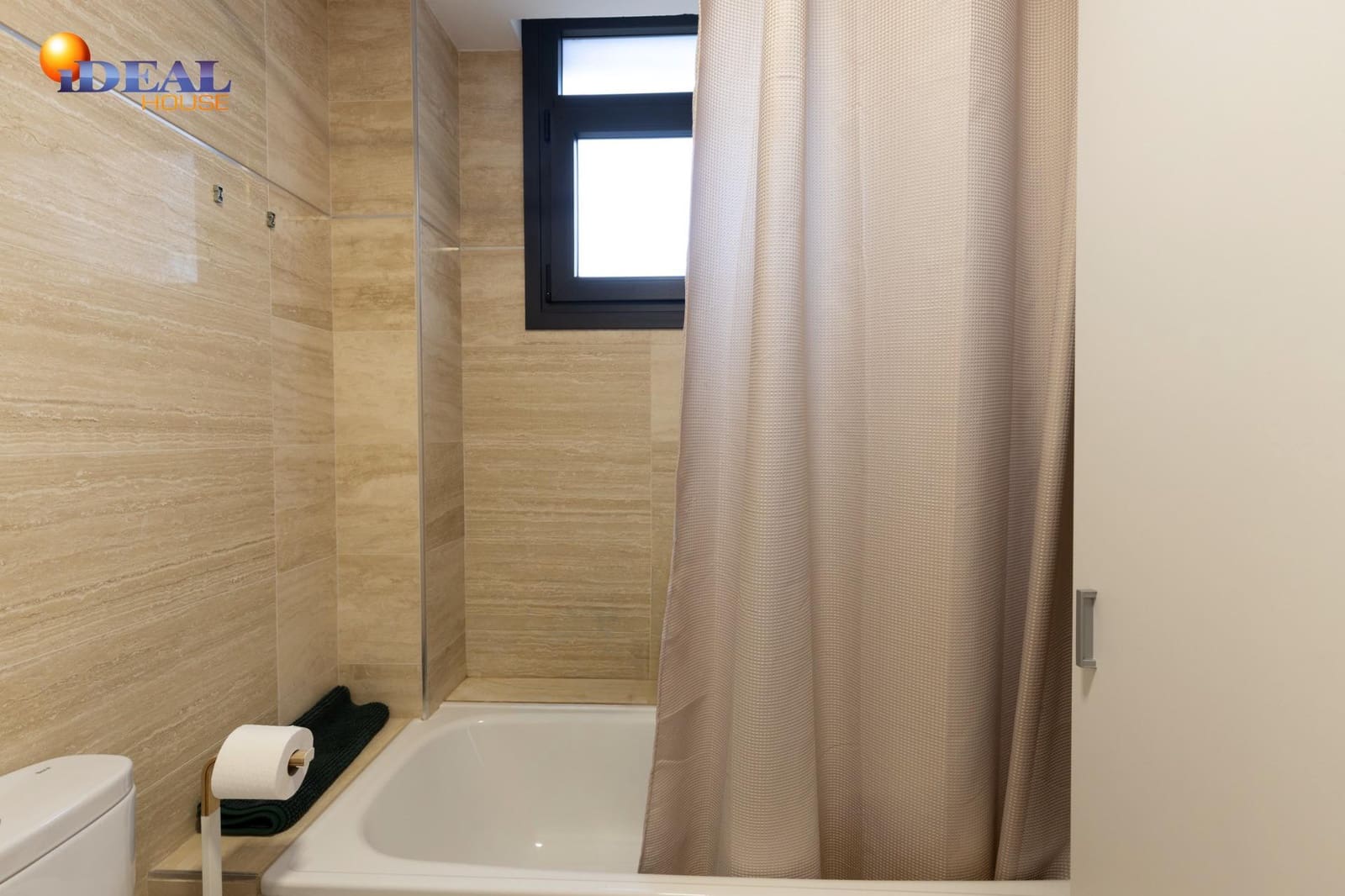 4 soveværelse Rækkehus til salg i Las Gabias med swimmingpool garage - € 299.000 (Ref: 9494543)