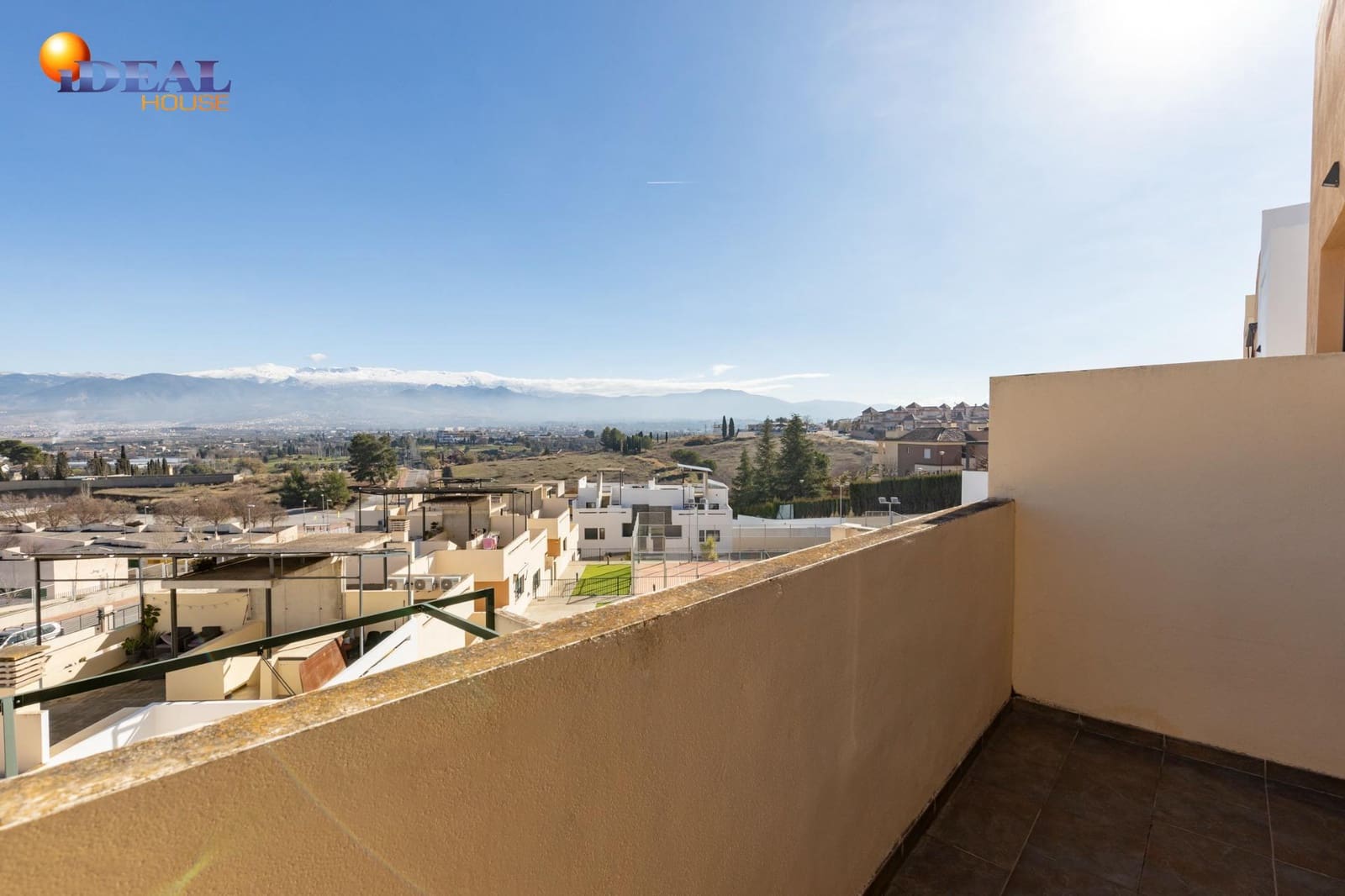 4 soveværelse Rækkehus til salg i Las Gabias med swimmingpool garage - € 299.000 (Ref: 9494543)