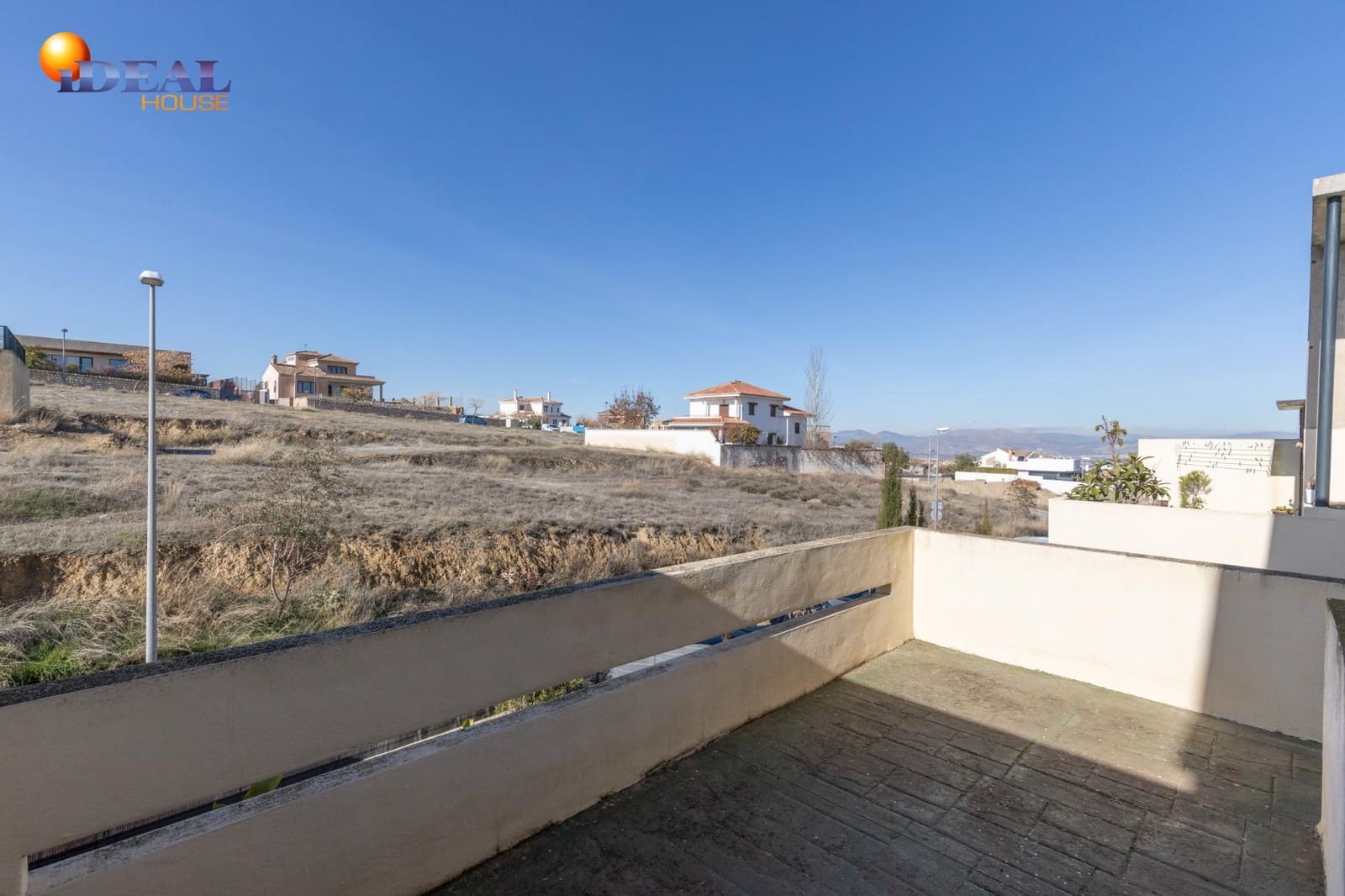 4 soveværelse Rækkehus til salg i Las Gabias med swimmingpool garage - € 299.000 (Ref: 9494543)