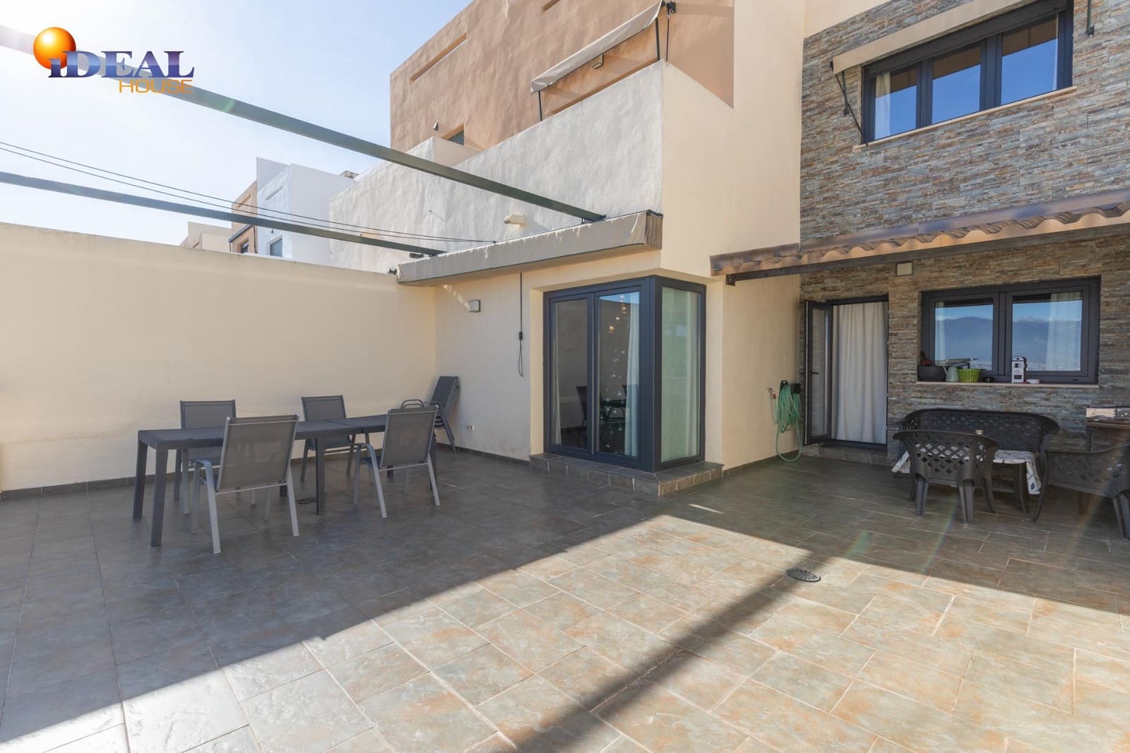 4 soveværelse Rækkehus til salg i Las Gabias med swimmingpool garage - € 299.000 (Ref: 9494543)