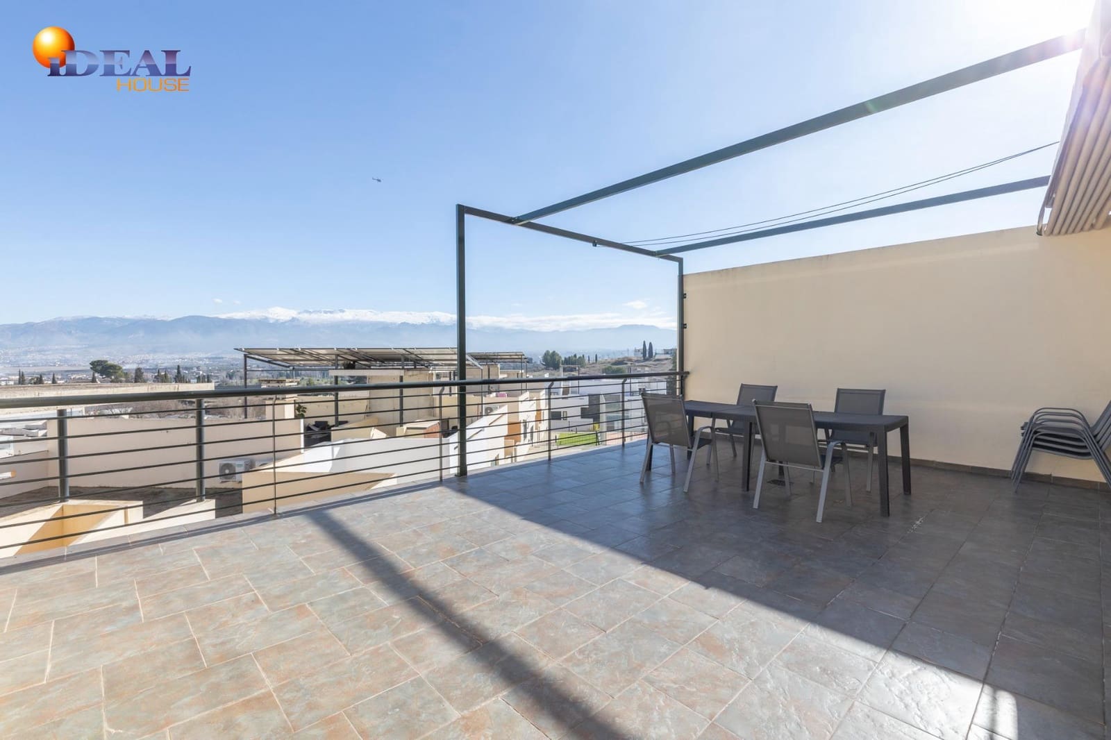 4 soveværelse Rækkehus til salg i Las Gabias med swimmingpool garage - € 299.000 (Ref: 9494543)