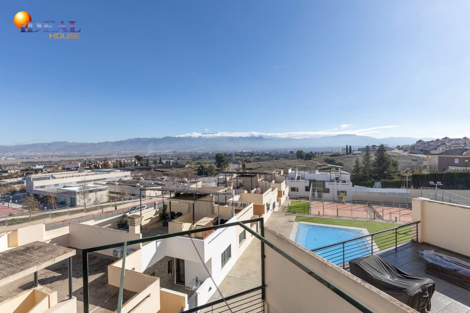 4 soveværelse Rækkehus til salg i Las Gabias med swimmingpool garage - € 299.000 (Ref: 9494543)