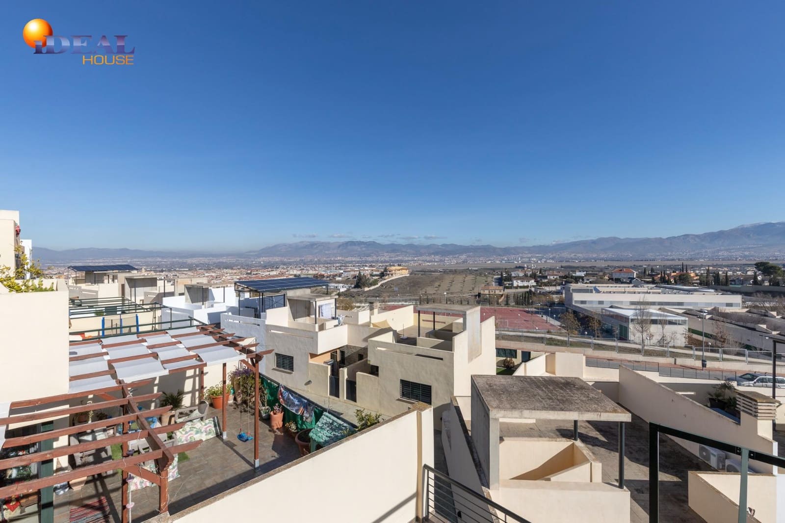 4 soveværelse Rækkehus til salg i Las Gabias med swimmingpool garage - € 299.000 (Ref: 9494543)