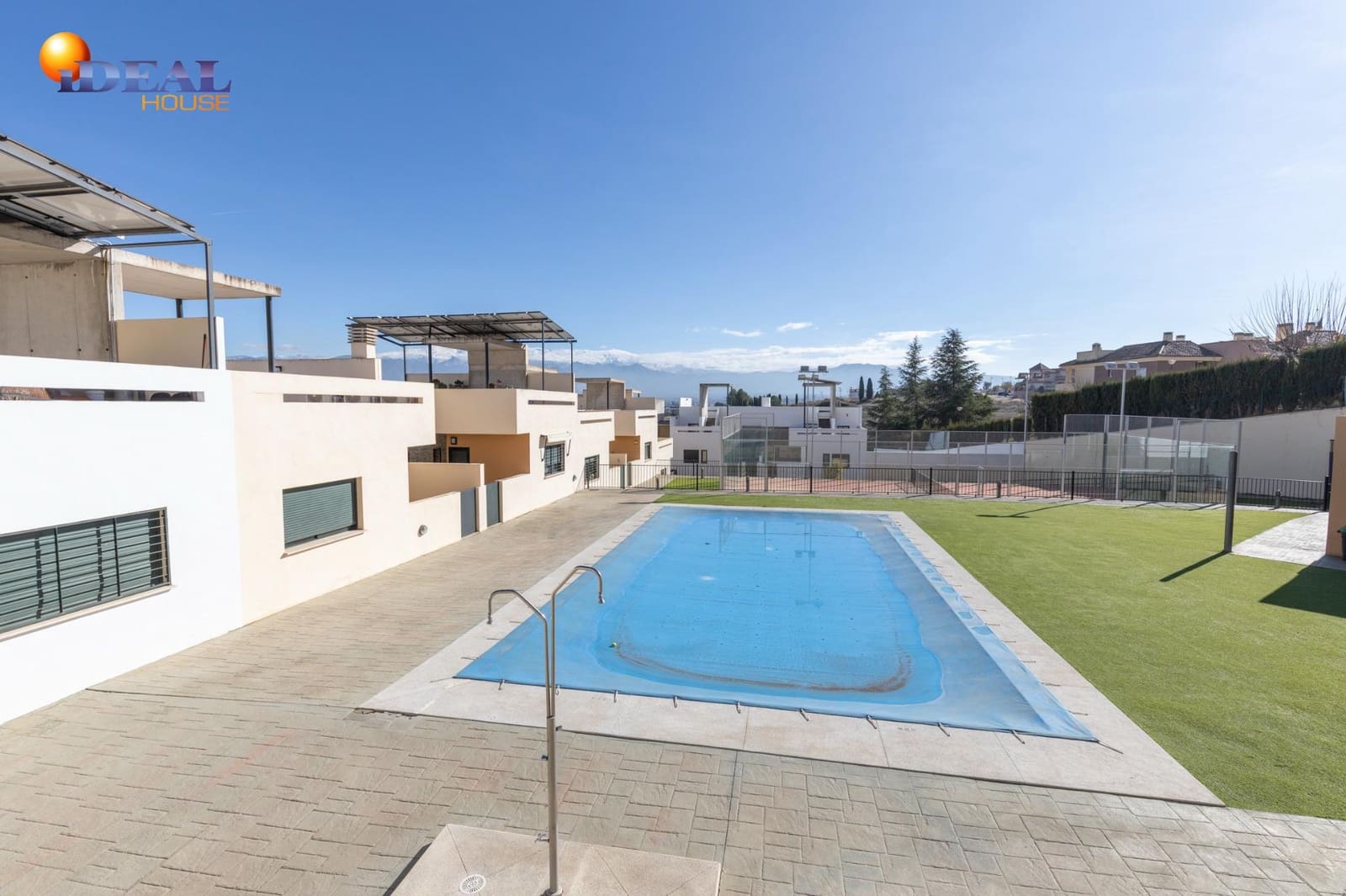 4 soveværelse Rækkehus til salg i Las Gabias med swimmingpool garage - € 299.000 (Ref: 9494543)