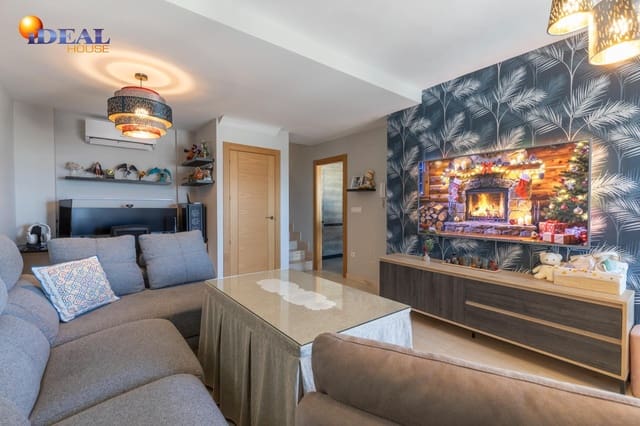 4 makuuhuone Rivitalo myytävänä paikassa Las Gabias mukana uima-altaan 
autotalli - 299 000 € (Ref: 9494543)