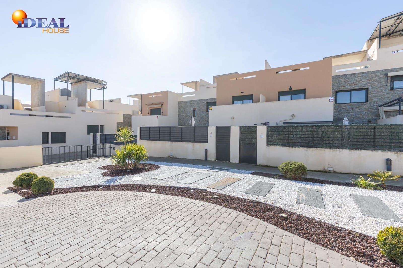 4 soveværelse Rækkehus til salg i Las Gabias med swimmingpool garage - € 299.000 (Ref: 9494543)