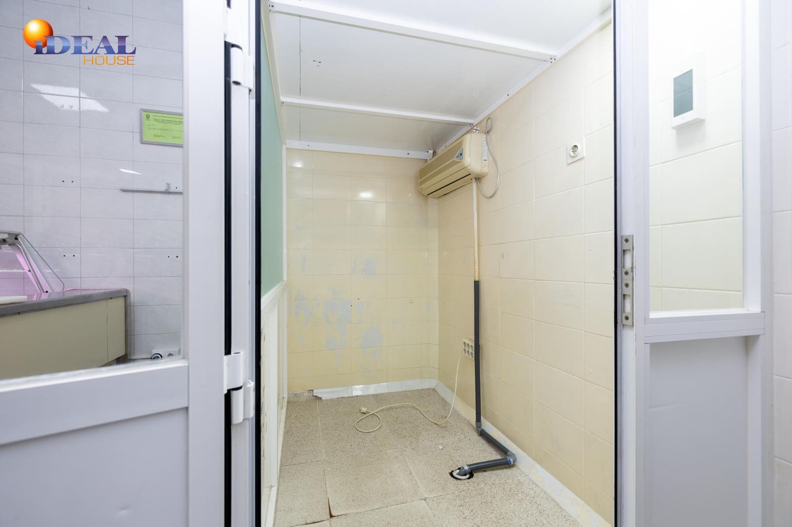 Commercial for sale in Motril - € 55,000 (Ref: 9494548)