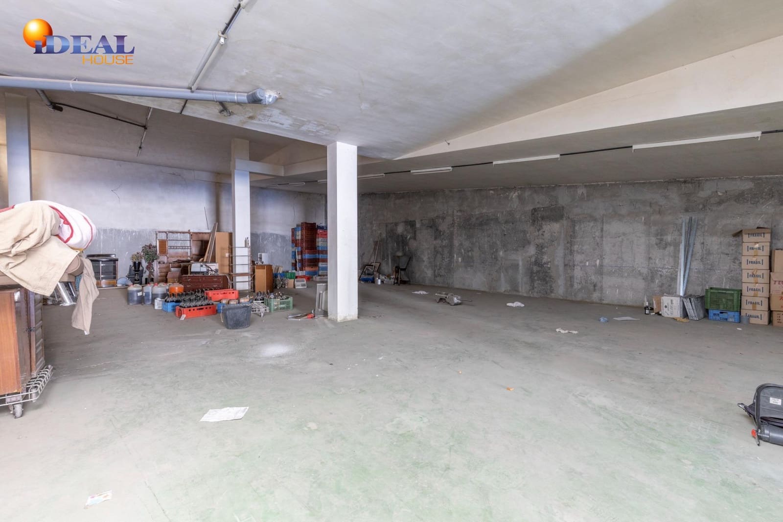 Commercial for sale in Huetor Vega - € 210,000 (Ref: 9497148)