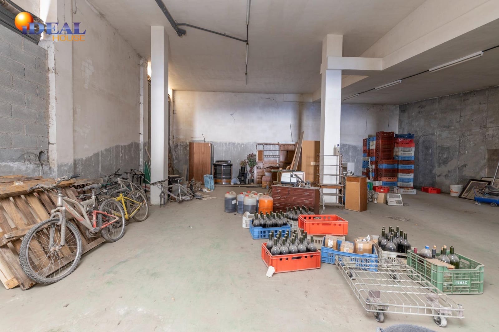Commercial for sale in Huetor Vega - € 210,000 (Ref: 9497148)