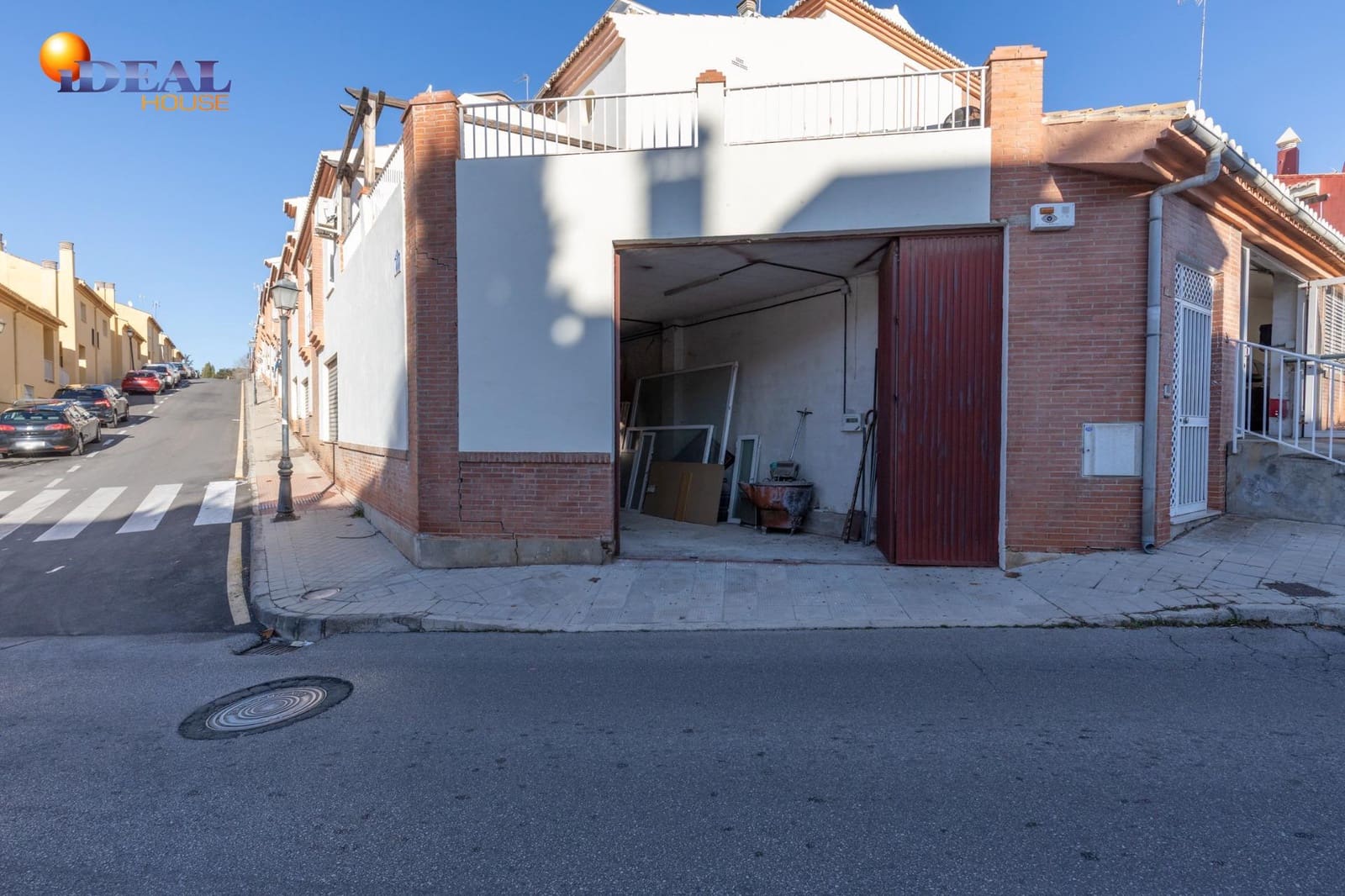 Commercial for sale in Huetor Vega - € 210,000 (Ref: 9497148)
