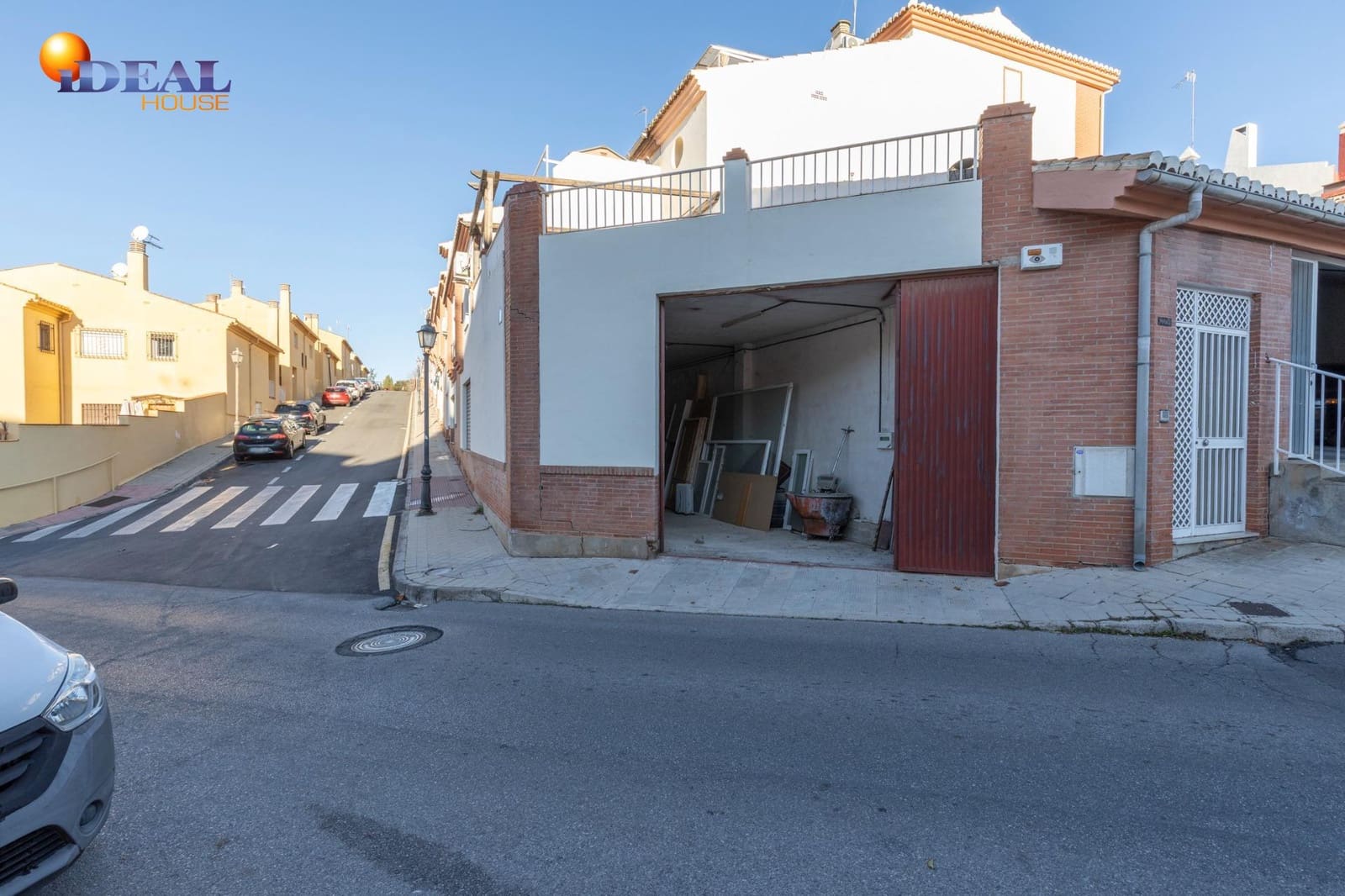 Commercial for sale in Huetor Vega - € 210,000 (Ref: 9497148)