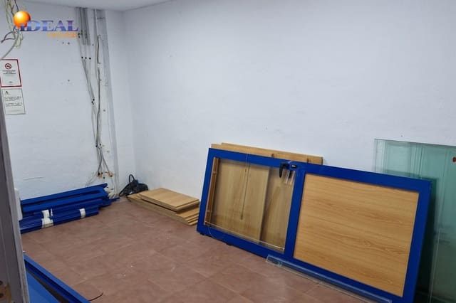 Företag att hyra i Pol Ind Haza de la Cruz, Málaga stad - 6 000 € (Ref: 9502219)