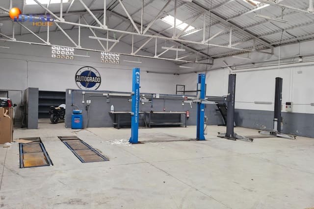 Entreprise à louer à Pol Ind Haza de la Cruz, Malaga ville - 6 000 € (Ref: 9502219)