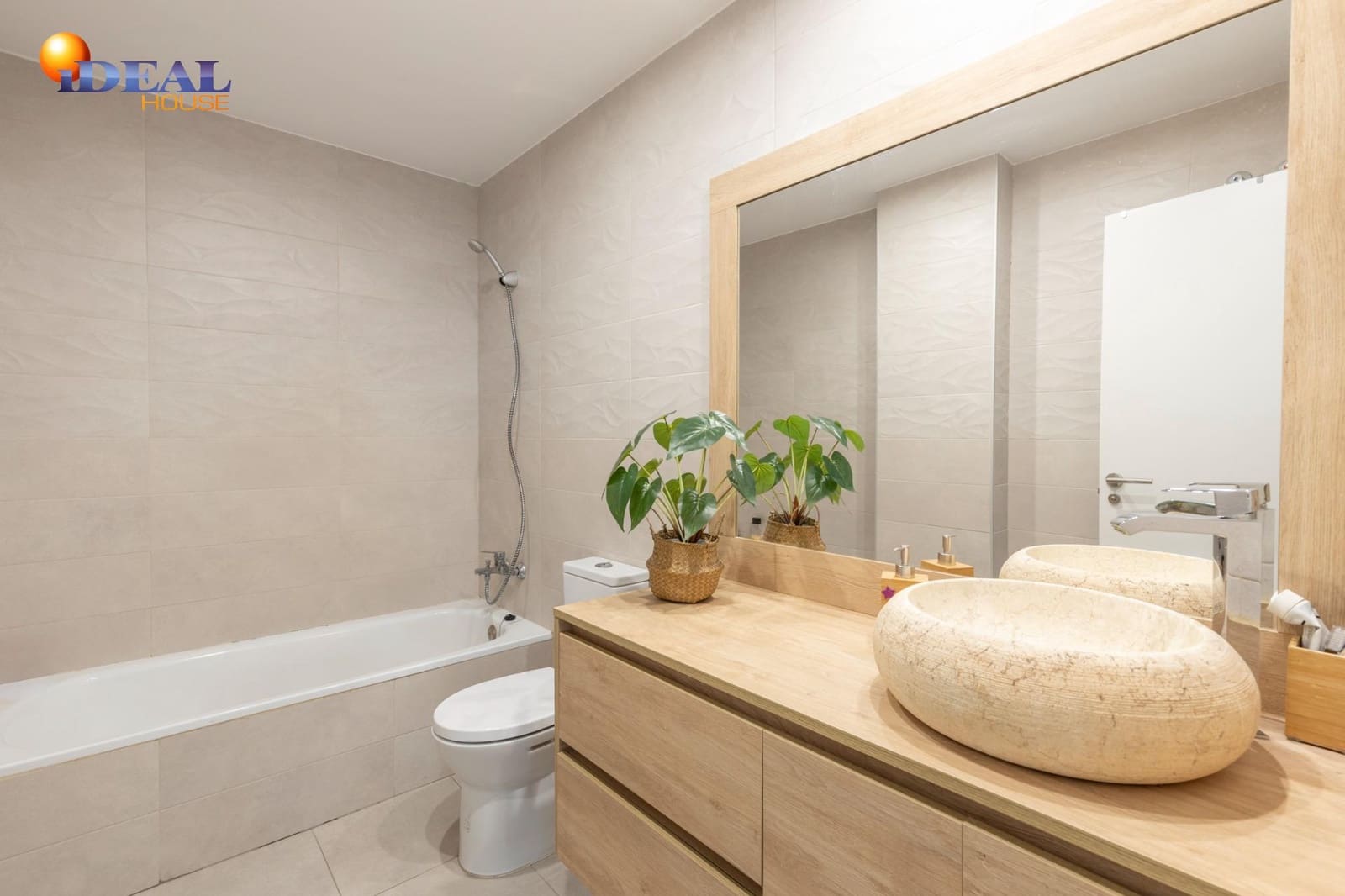 3 sypialnia Mieszkanie na sprzedaż w Miasto Grenada z basenem garażem - 324 900 € (Ref: 9502221)