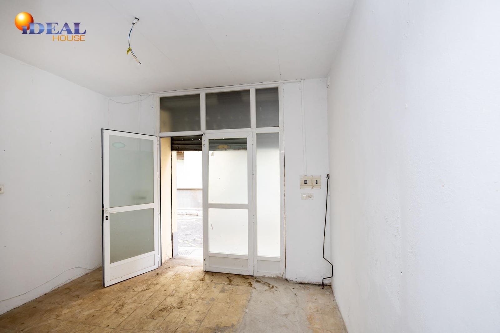 2 soveværelse Erhverv til salg i Granada by - € 55.000 (Ref: 9502223)