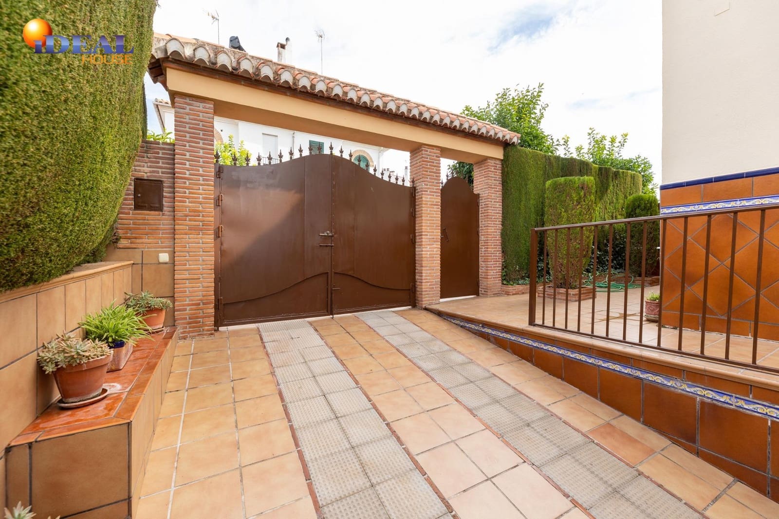 4 makuuhuone Rivitalo myytävänä paikassa Peligros mukana uima-altaan 
autotalli - 395 000 € (Ref: 9502224)