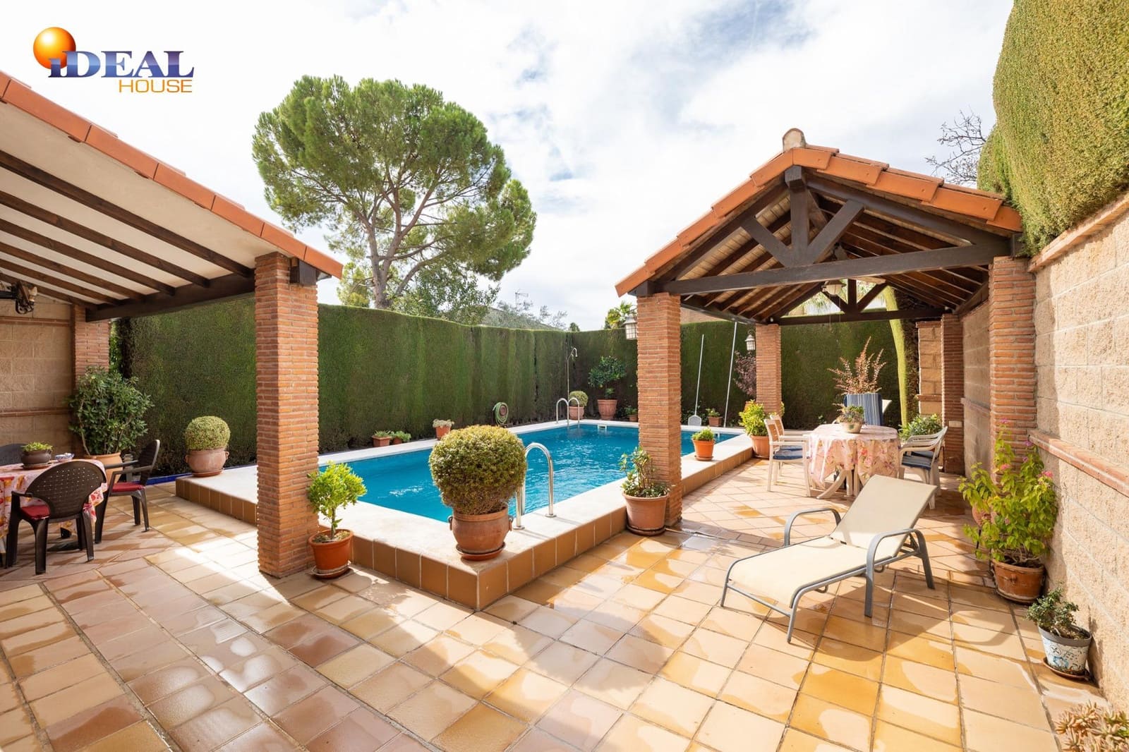 4 makuuhuone Rivitalo myytävänä paikassa Peligros mukana uima-altaan 
autotalli - 395 000 € (Ref: 9502224)