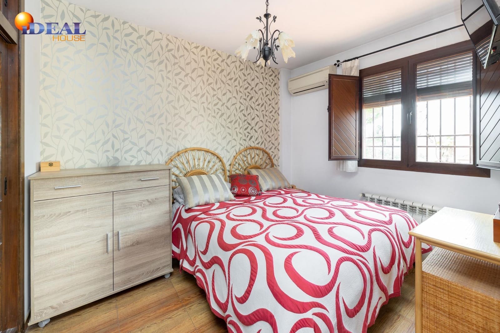 4 makuuhuone Rivitalo myytävänä paikassa Peligros mukana uima-altaan 
autotalli - 395 000 € (Ref: 9502224)