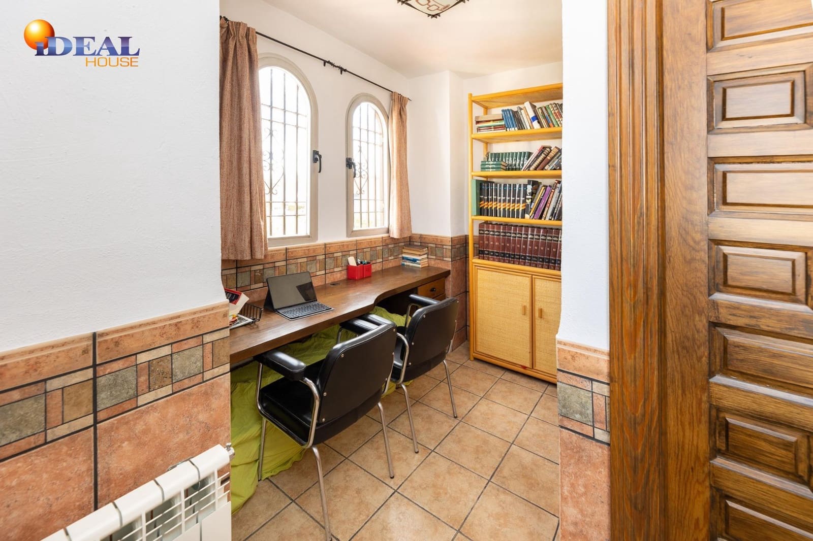 4 makuuhuone Rivitalo myytävänä paikassa Peligros mukana uima-altaan 
autotalli - 395 000 € (Ref: 9502224)