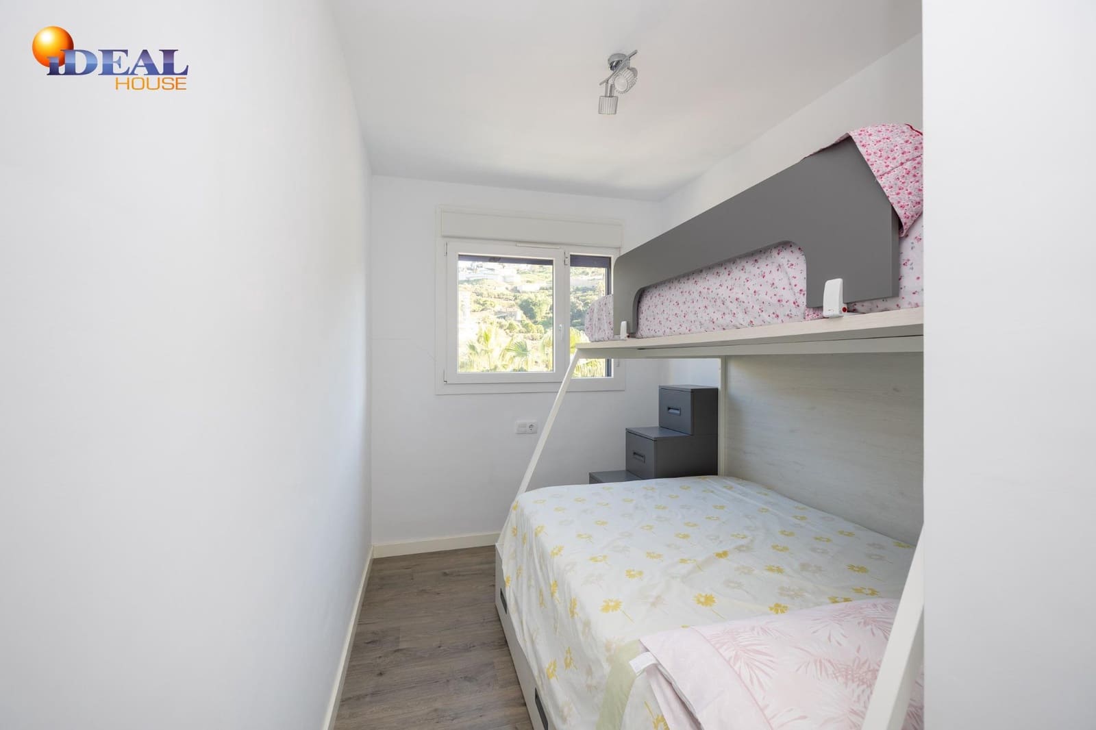 3 bedroom Flat for sale in Almunecar with pool garage - € 340,000 (Ref: 9502225)