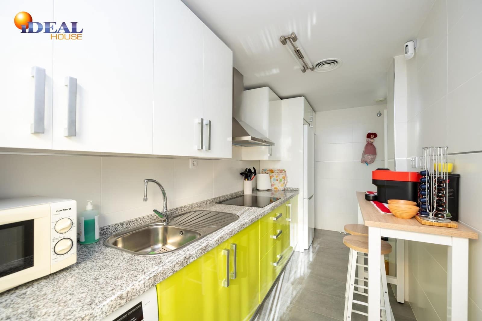 3 bedroom Flat for sale in Almunecar with pool garage - € 340,000 (Ref: 9502225)