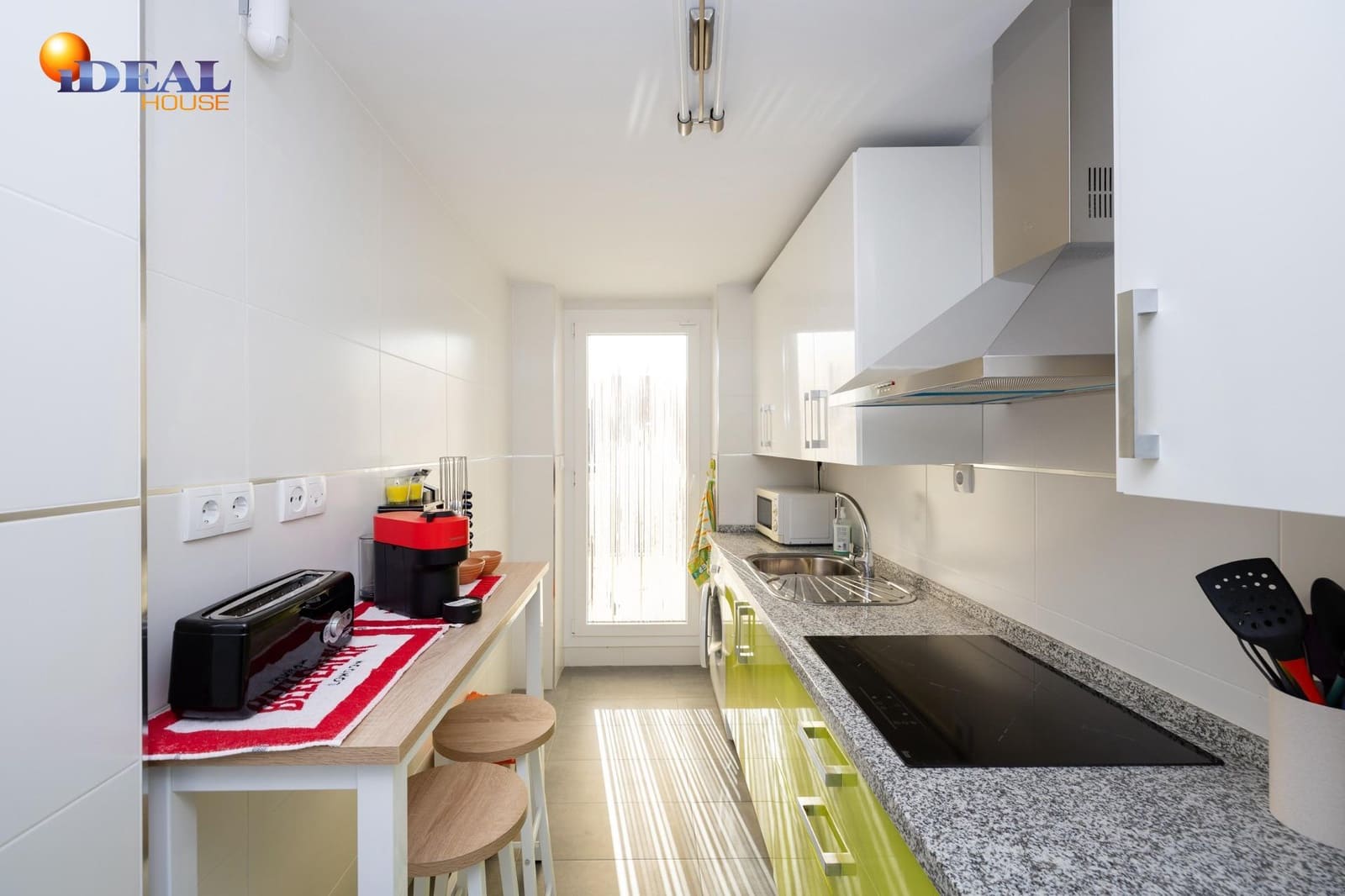 3 bedroom Flat for sale in Almunecar with pool garage - € 340,000 (Ref: 9502225)