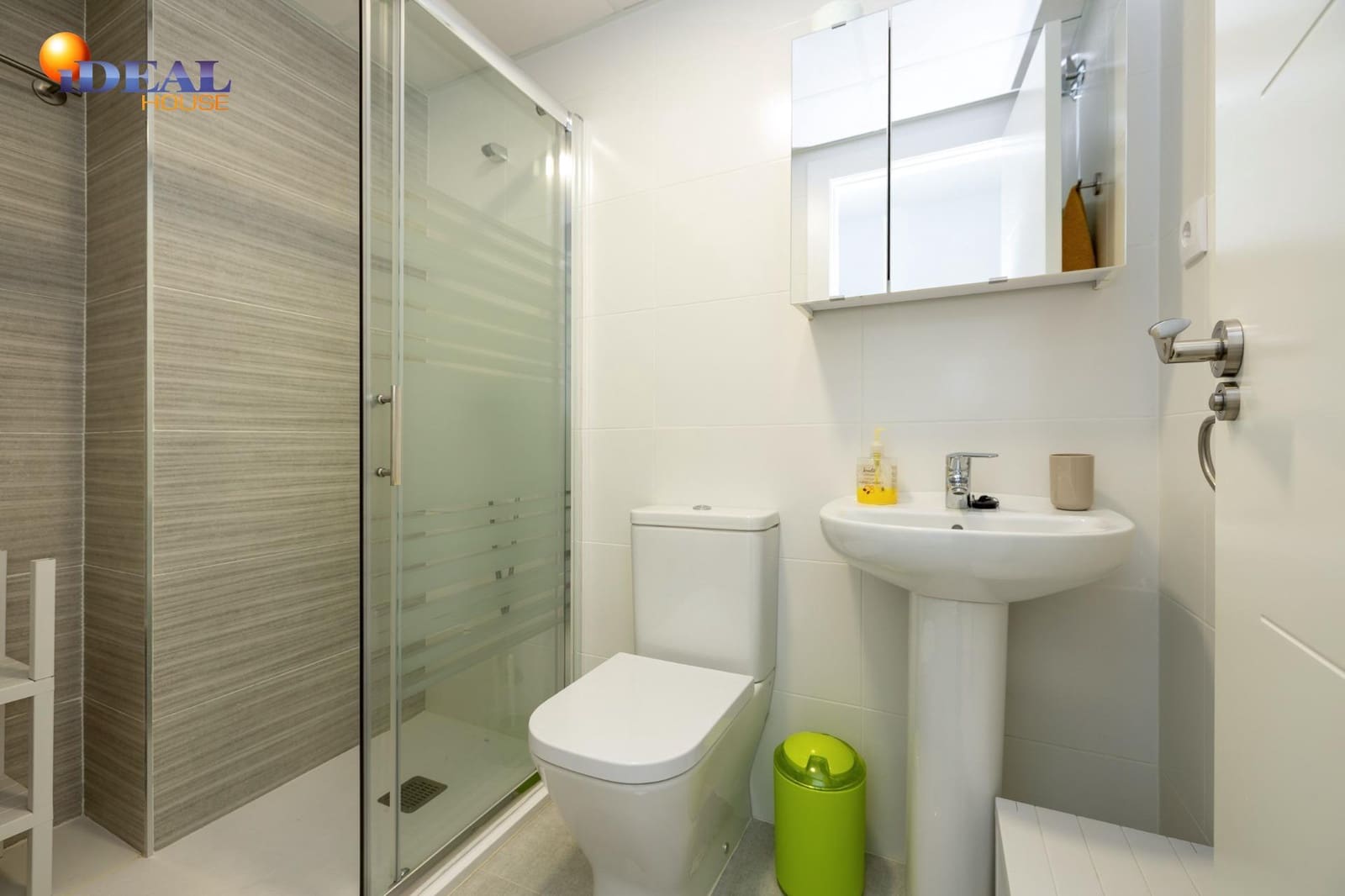 3 bedroom Flat for sale in Almunecar with pool garage - € 340,000 (Ref: 9502225)