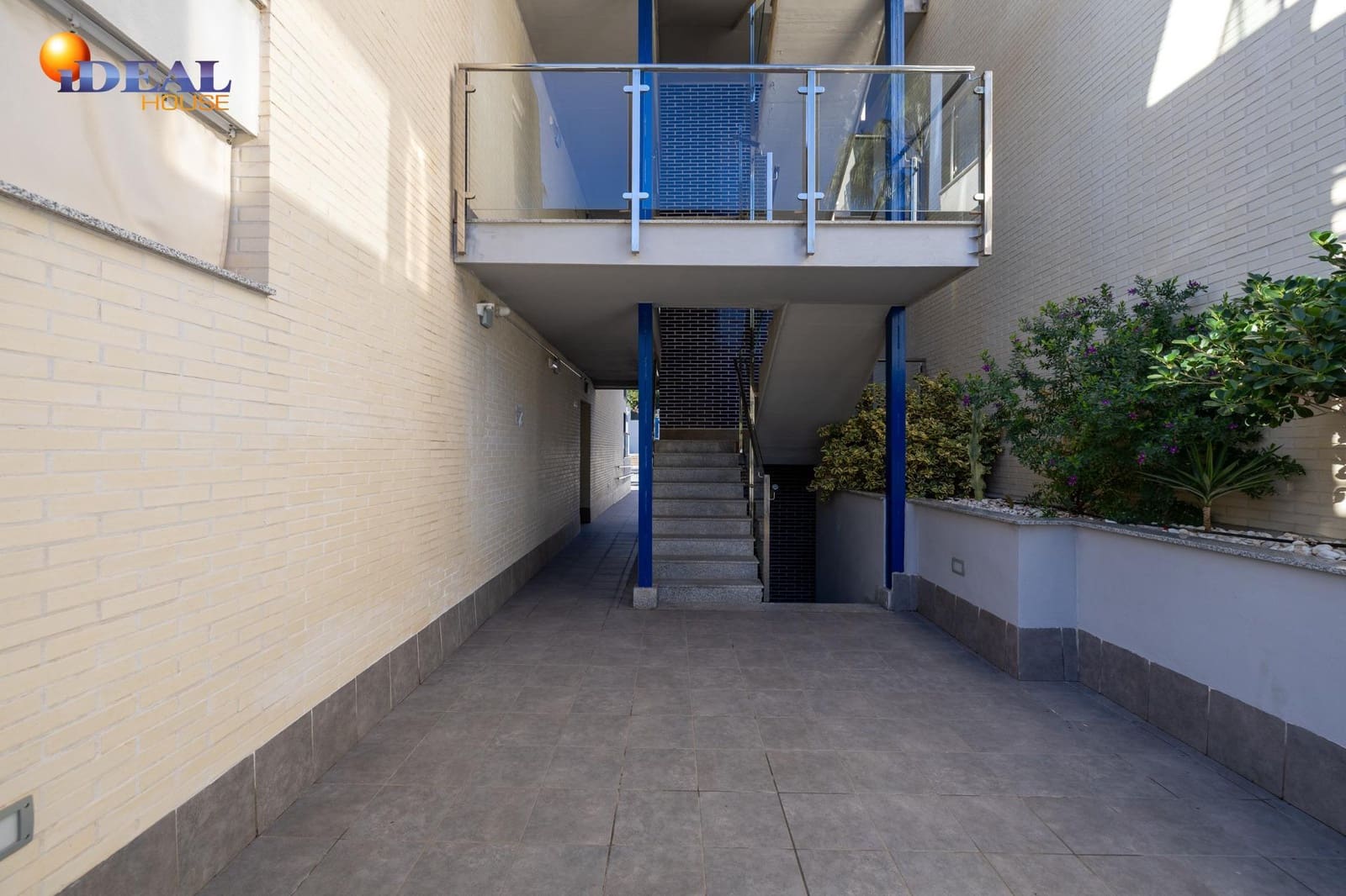 3 bedroom Flat for sale in Almunecar with pool garage - € 340,000 (Ref: 9502225)