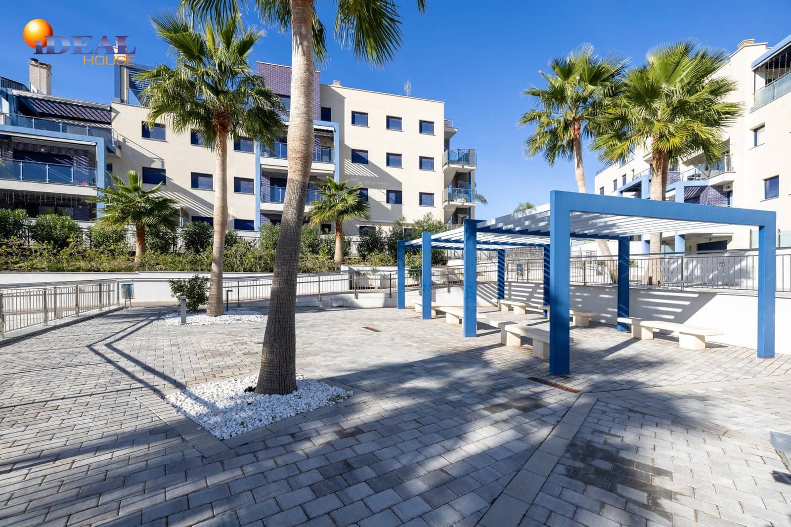 3 bedroom Flat for sale in Almunecar with pool garage - € 340,000 (Ref: 9502225)